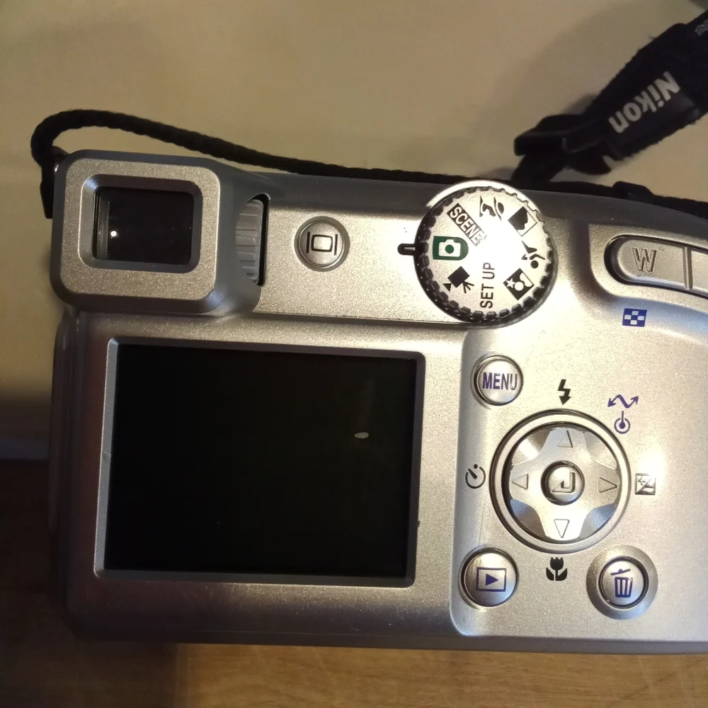 Nikon Coolpix 4800 ED Camera